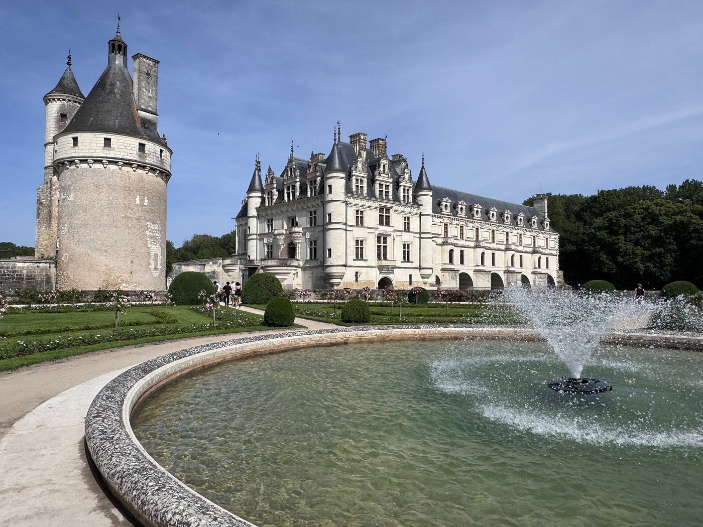 Fontaine dans le jardin de Diane de Poitiers au château de Chenonceau