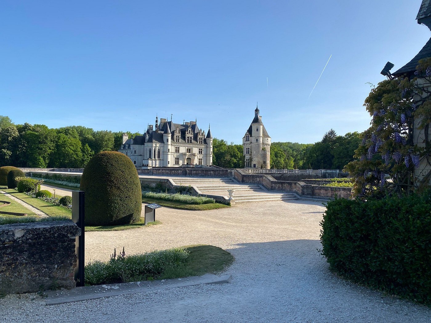 Façade extérieure du château de Chenonceau et sa tour des Marques