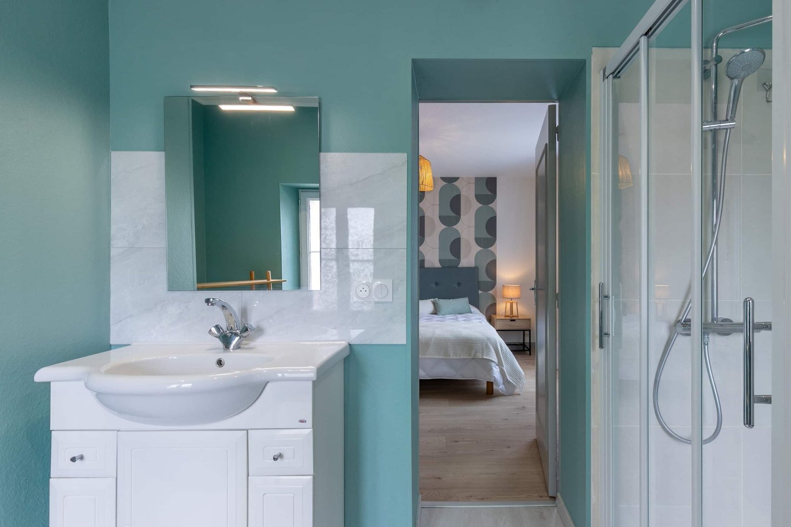 Salle d'eau attenante à la chambre 1 du gîte Les Mésanges